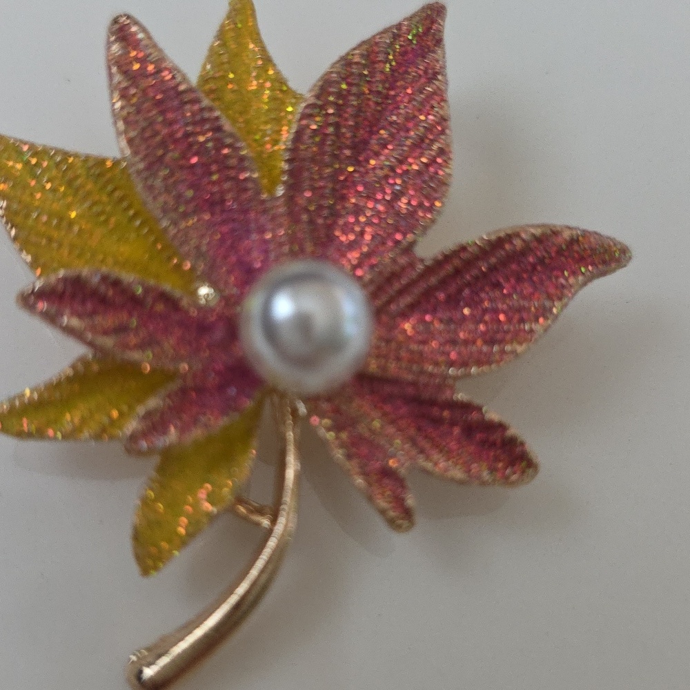 PEARL CENTER SPARKLE  Leaf  Fall BROOCH BEAUTIFUL PINKS AND Yellows - Picture 6 of 6